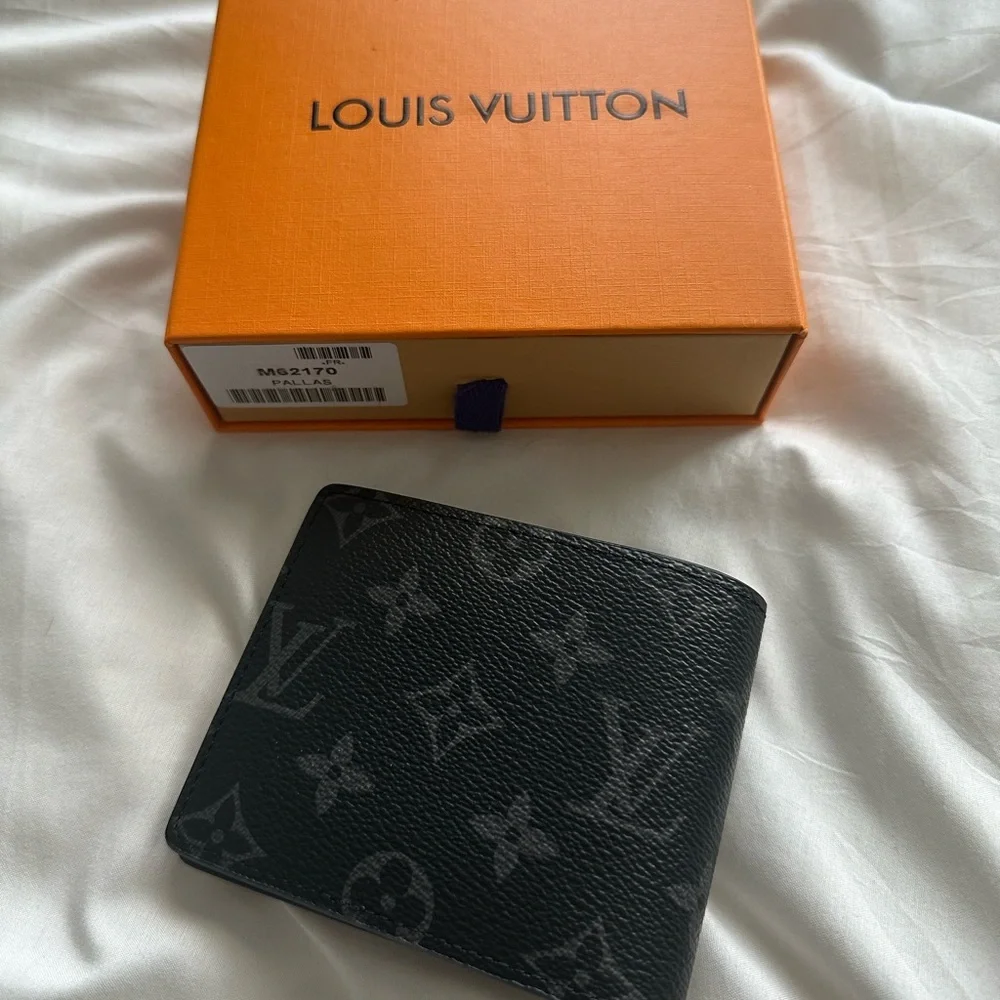LV Monogram Wallet - Picture 2 of 3